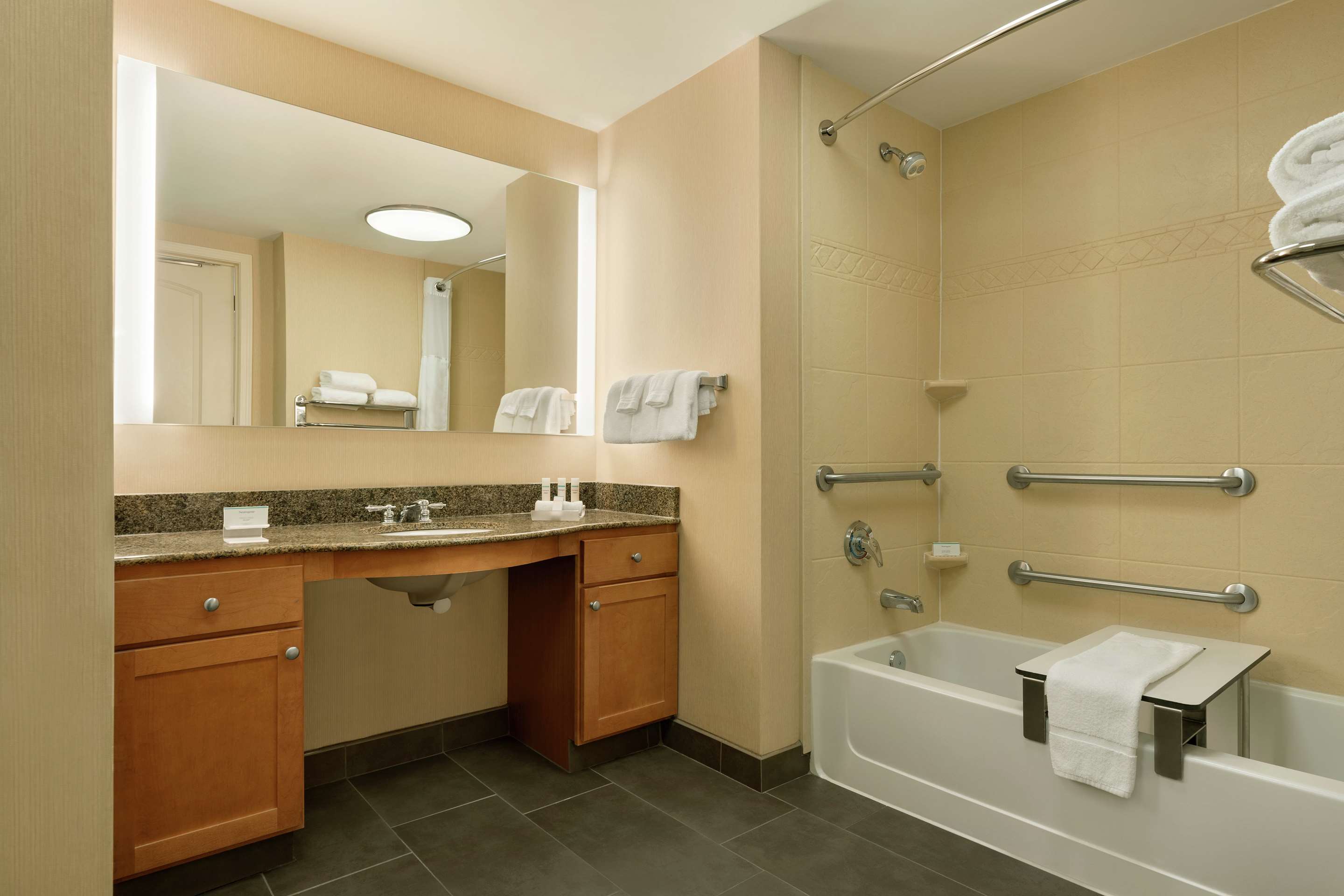 1 King Mobility/Hearing Accessible Bathtub Suite