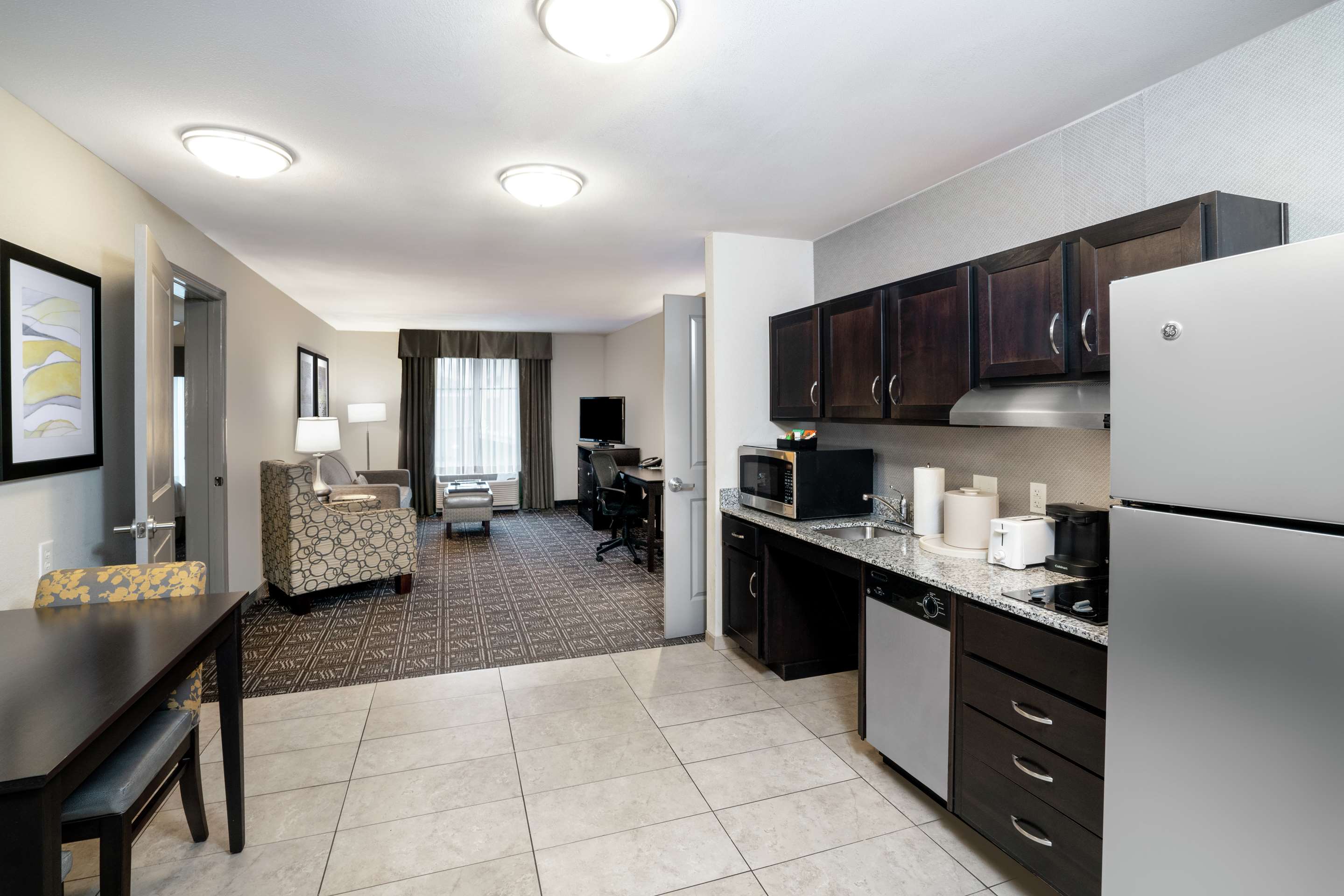 1 King / 2 Queen Beds 2 Bedroom 2 Bath Suite