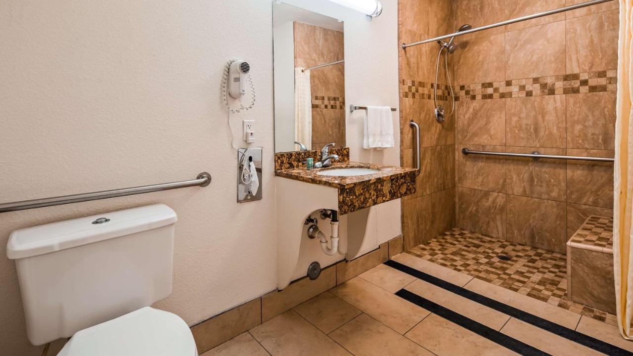 King Room with Roll-in Shower - Disability Access - Non smoking