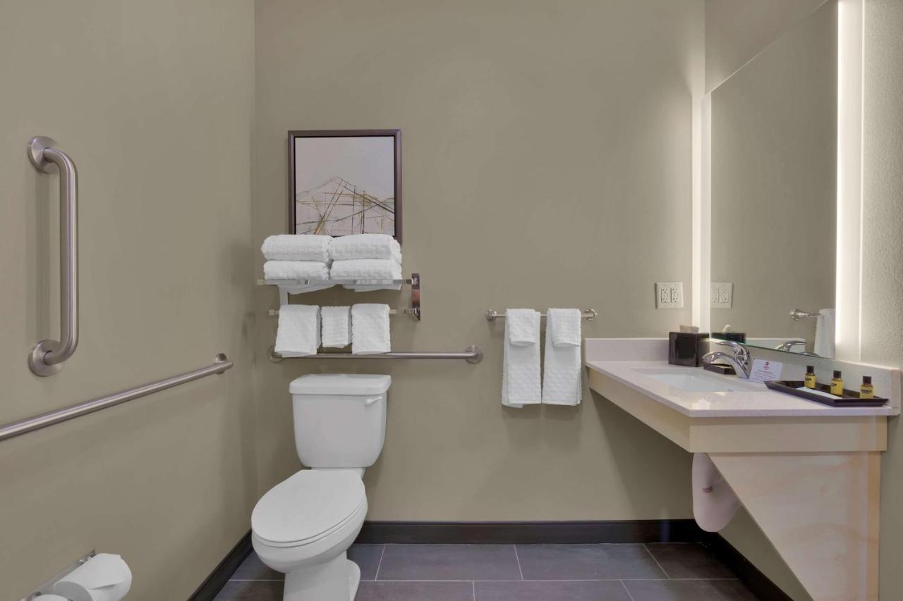 King Room with Bath Tub - Disability Access