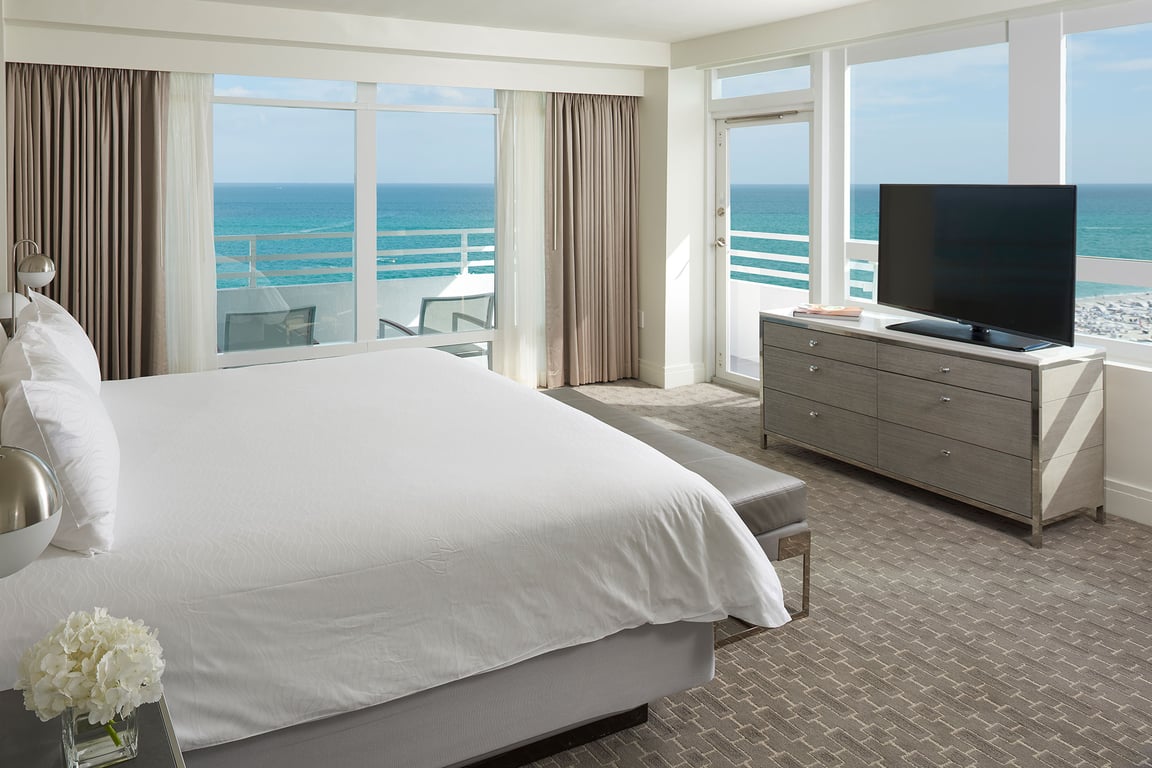 Oceanfront One Bedroom Suite with Balcony