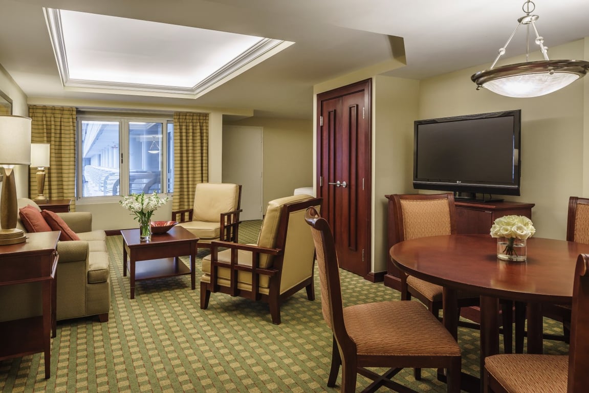 Junior Suite + Two Queen Room