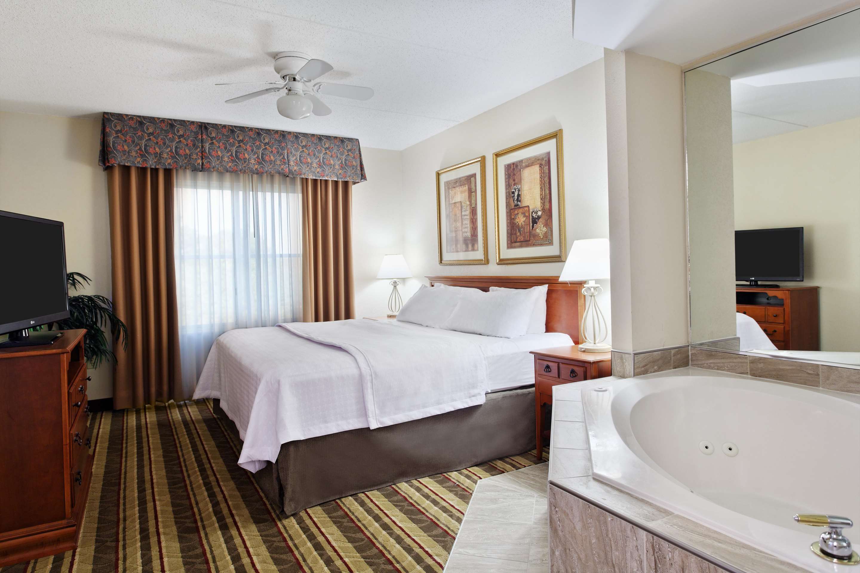 1 King Bed 1 Bedroom Whirlpool Suite