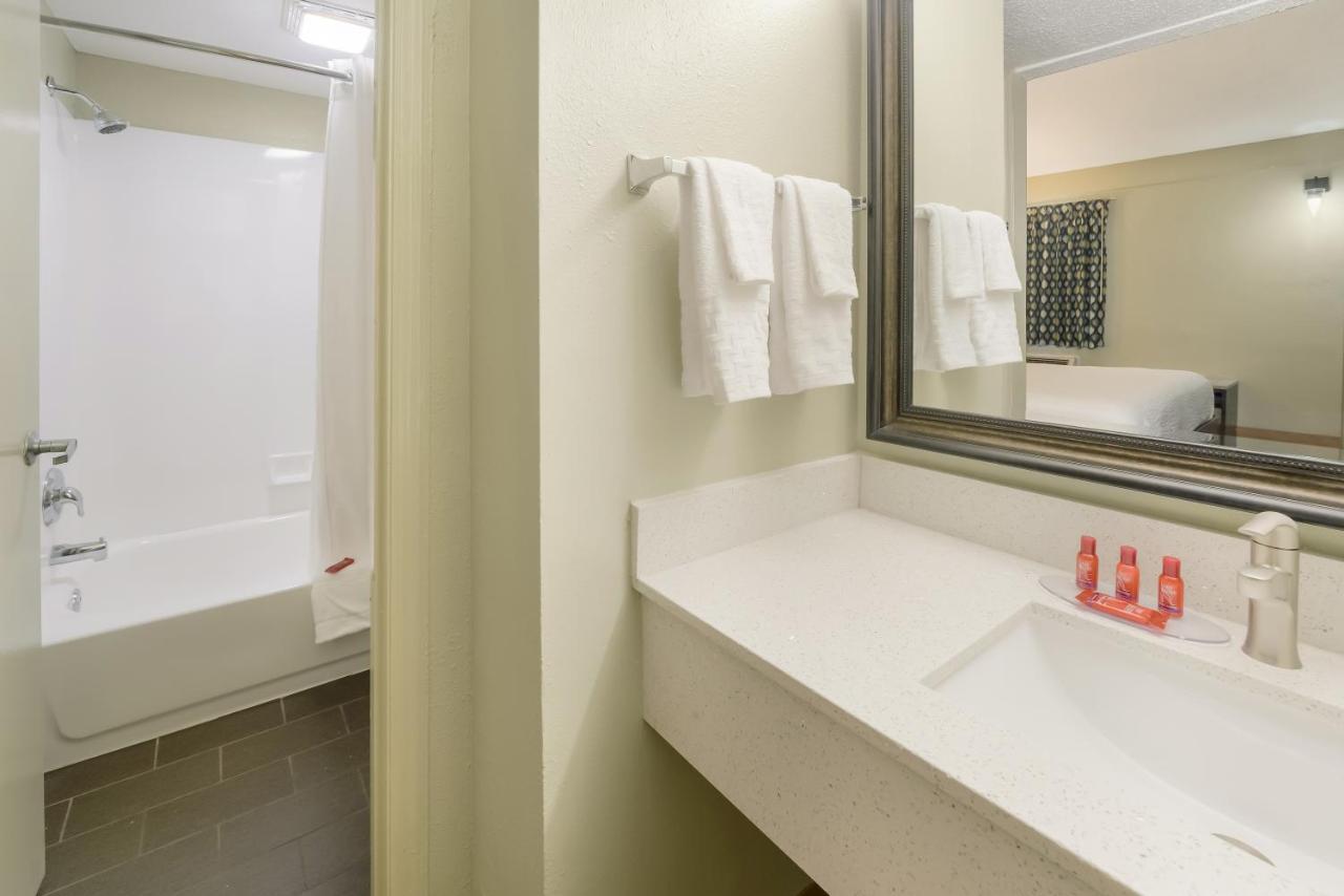 Queen Rooms with Two Queen Beds - Non-Smoking