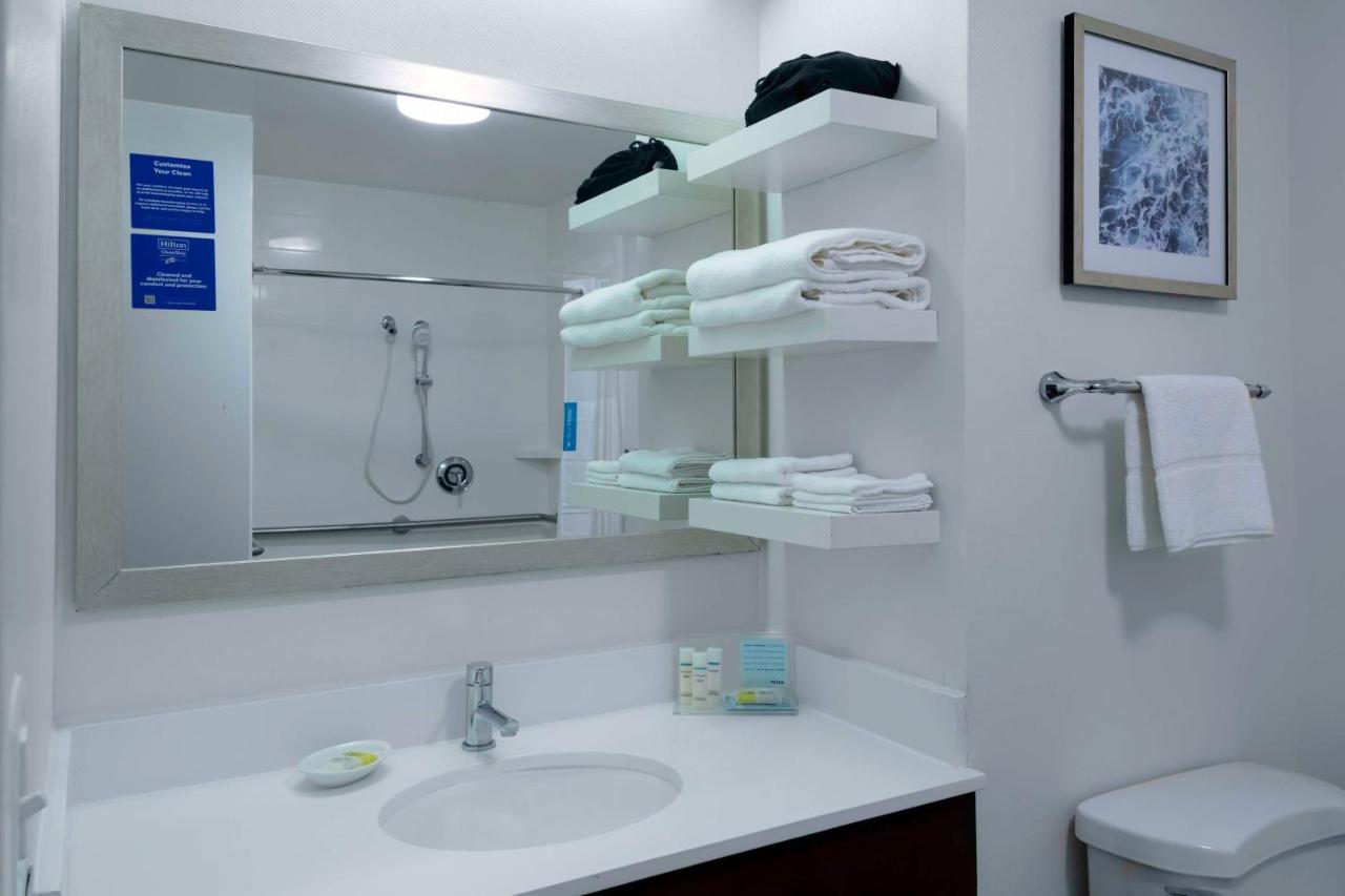 King Room with Roll-In Shower - Disability Access