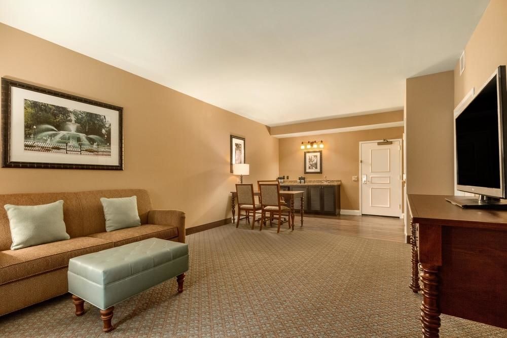 3 Room Deluxe Suite - 2 Bedroom 1 King/2 Queen - 2 Bath2 options