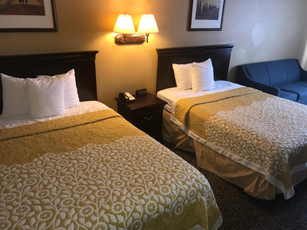 Deluxe Queen Room with Two Queen Beds - Non-Smoking