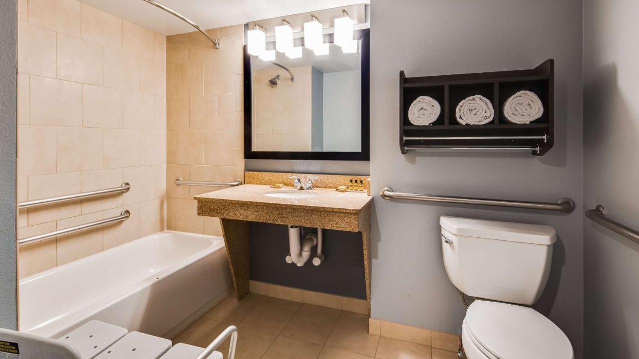 King Room with Mobility Accessible Tub