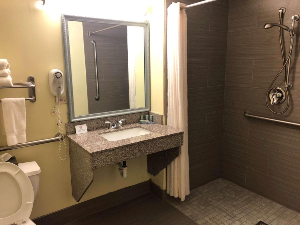 King Room - Disability Access Tub