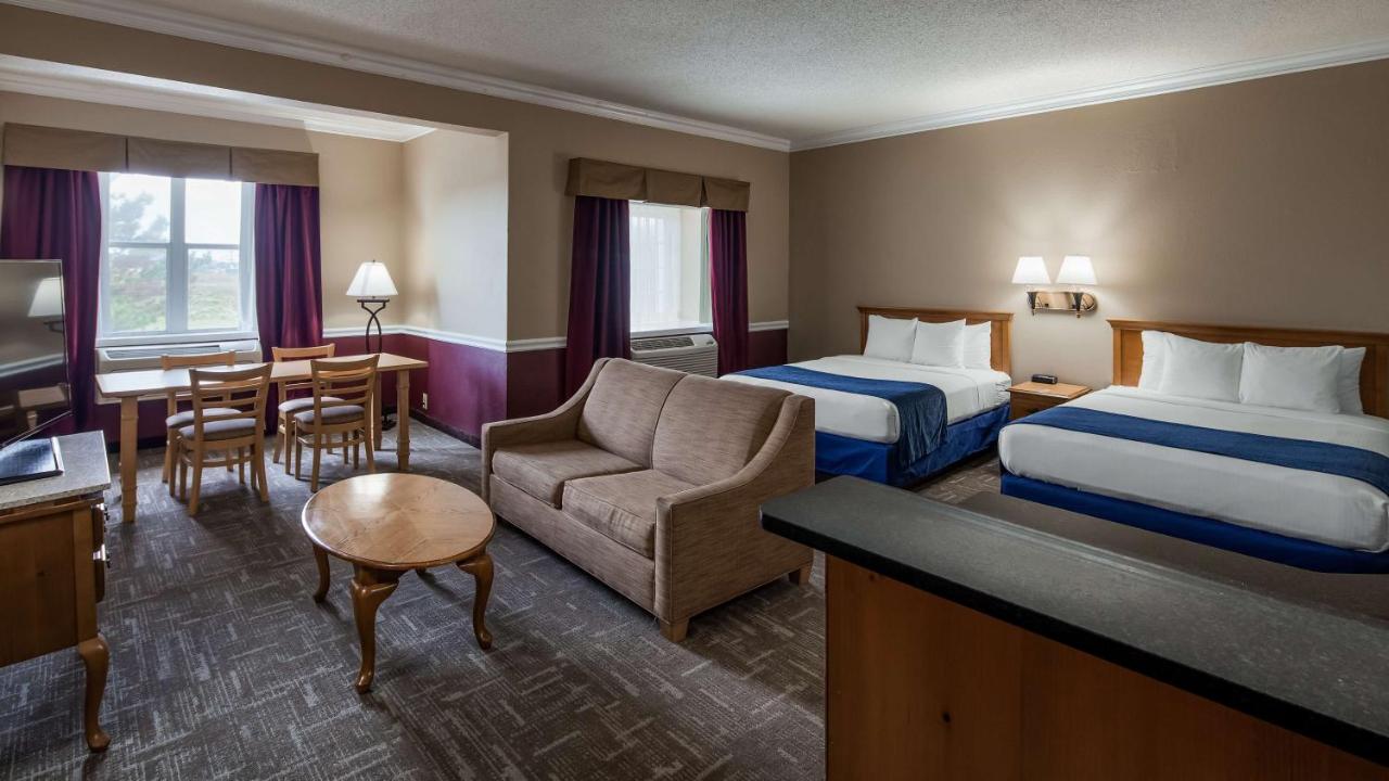 Queen Suite with Two Queen Beds - Disability Access