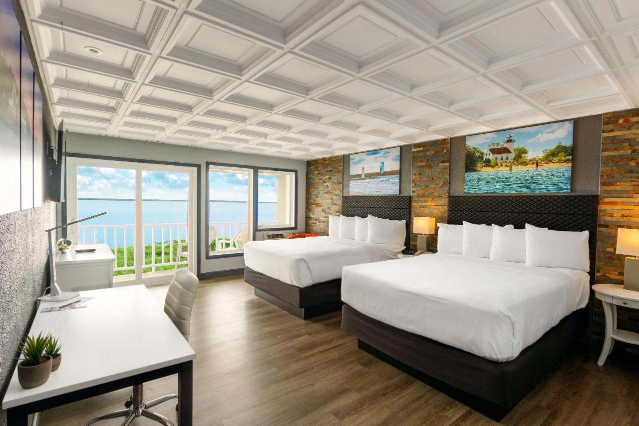 Luxury Lake View Room with Two Queen Beds