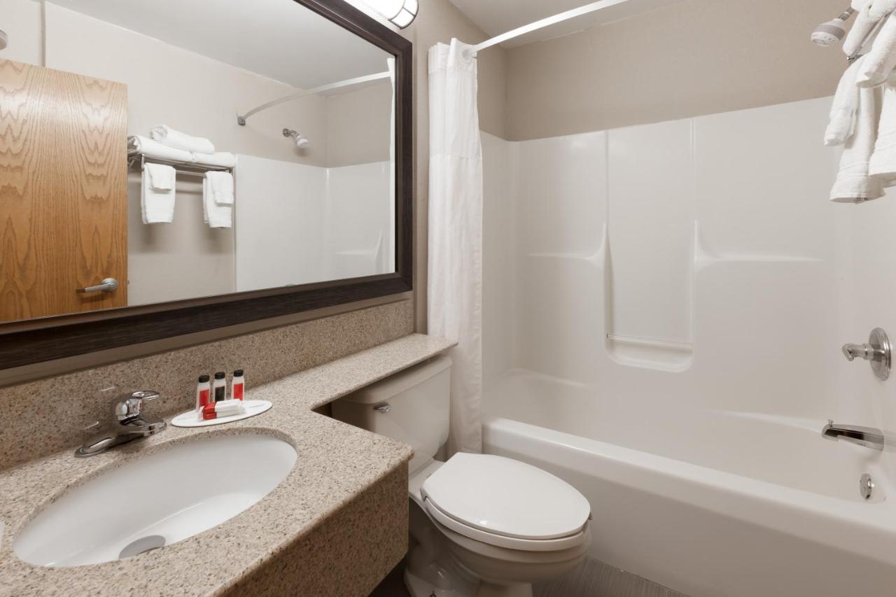 King Suite with Bath Tub - Mobility Accessible/Non-Smoking