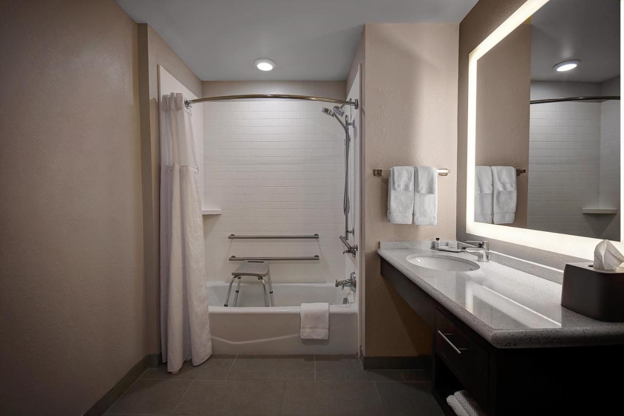 King Studio Suite with Mobility Accessible Tub - Non-Smoking