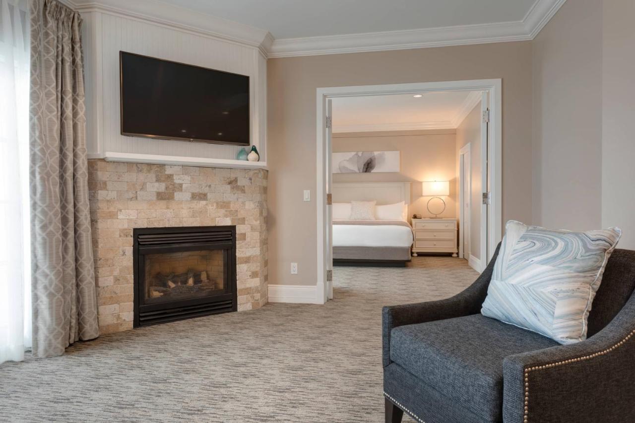 Lake View Specialty Suite, 2 Bedroom Suite, Fireplace