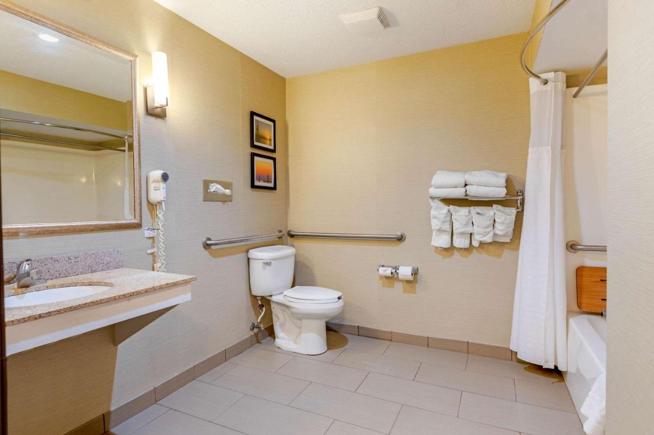 King Suite with Roll-In Shower - Accessible/Non-Smoking