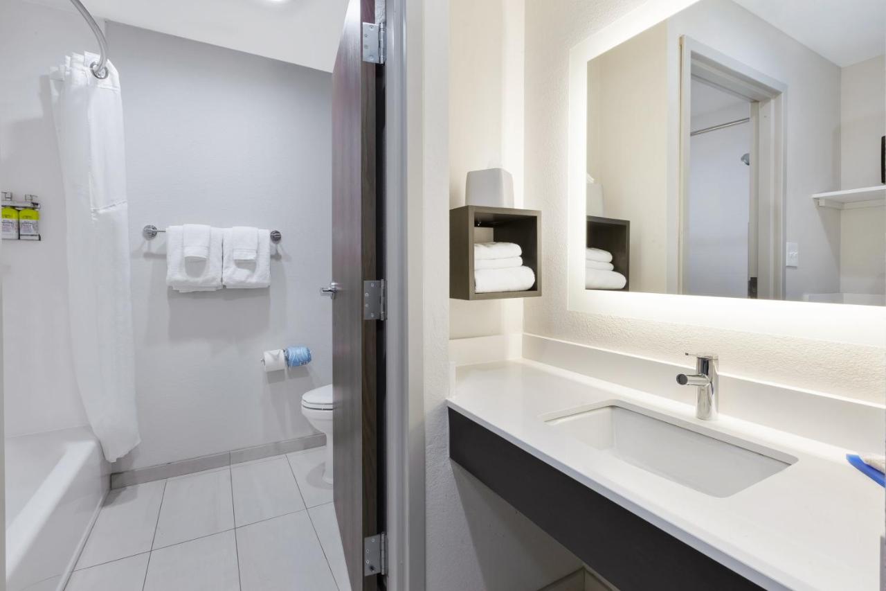 Twin Room - Mobility Access with Bath Tub