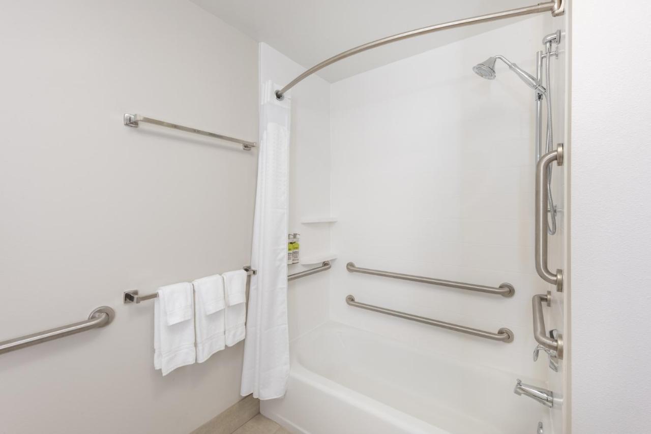 Double Suite - Mobility Access Tub/Non-Smoking