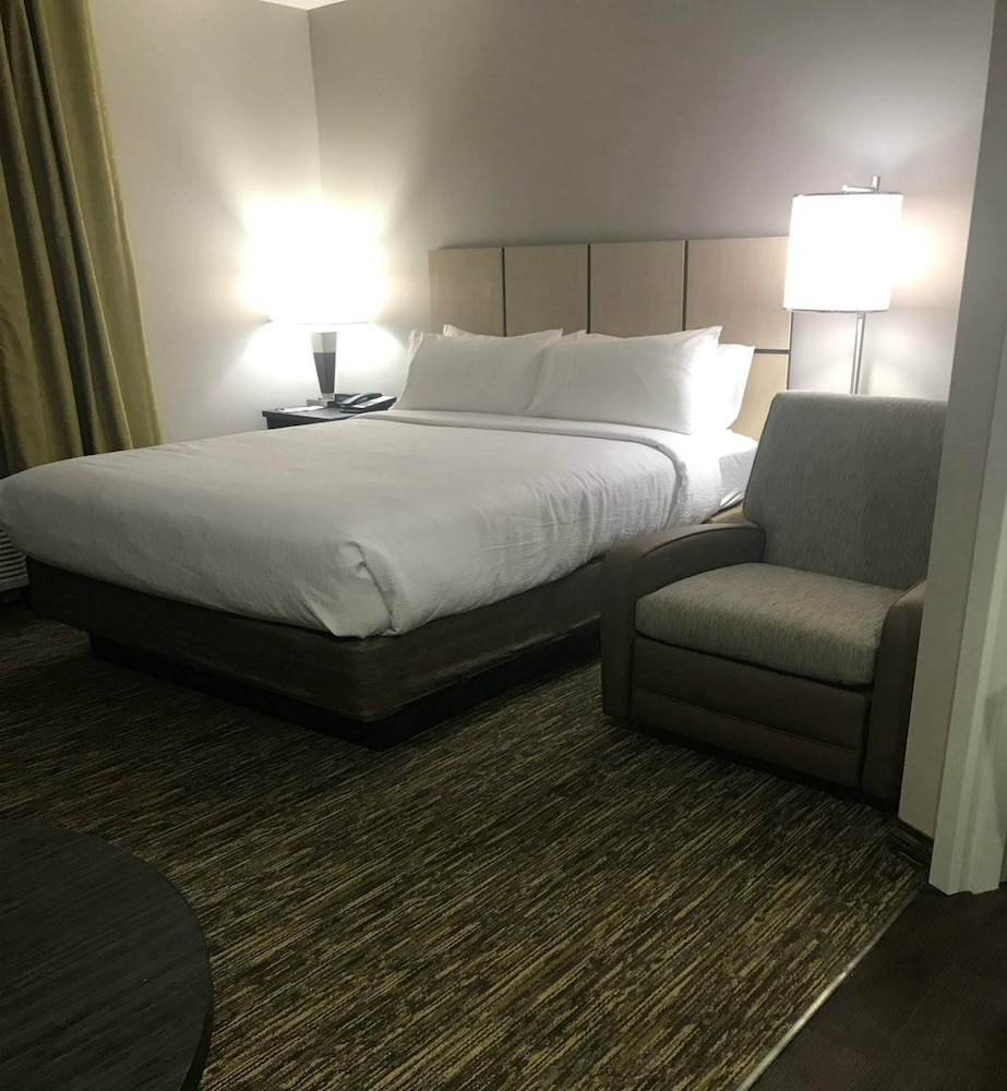 Studio Suite, 1 Queen Bed, Accessible, Bathtub (Hearing)