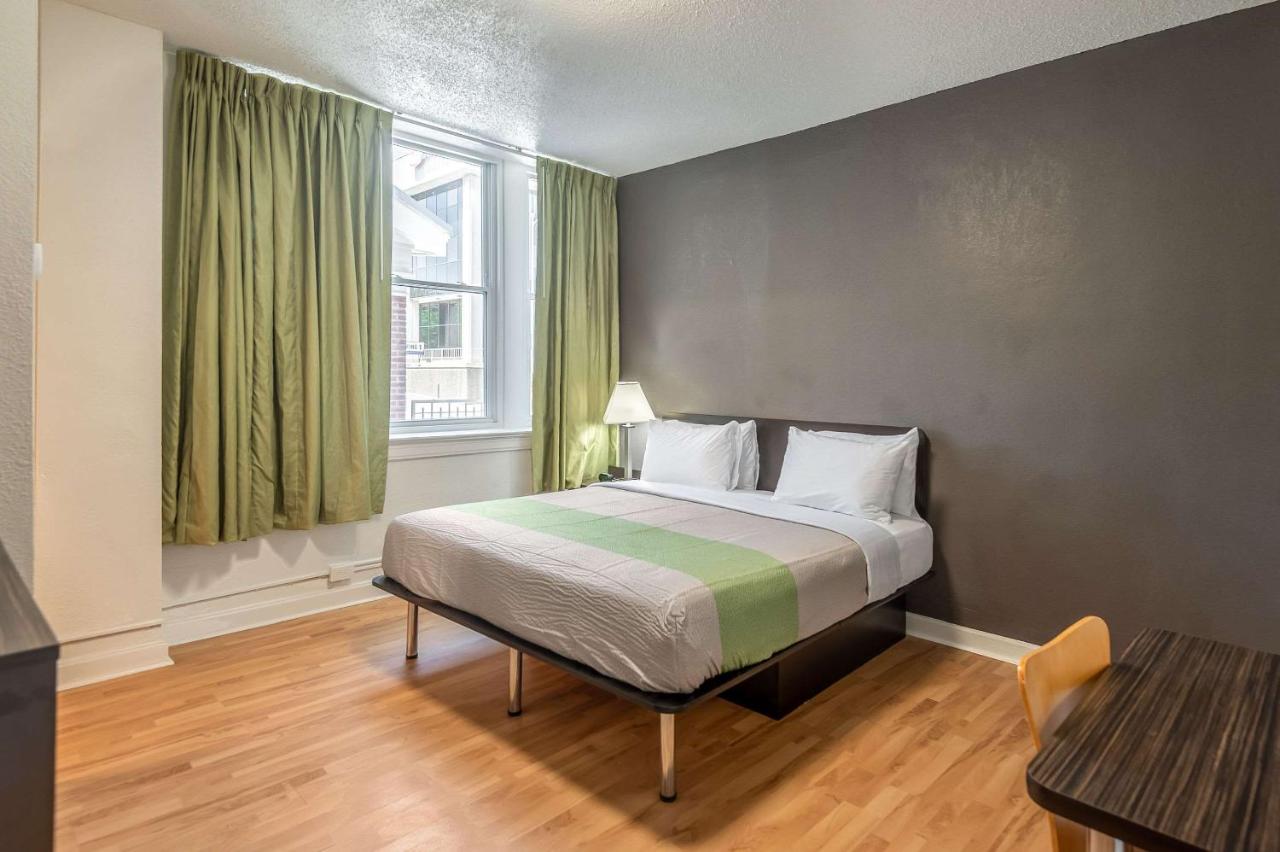 Queen Room - Accessible/Non-Smoking
