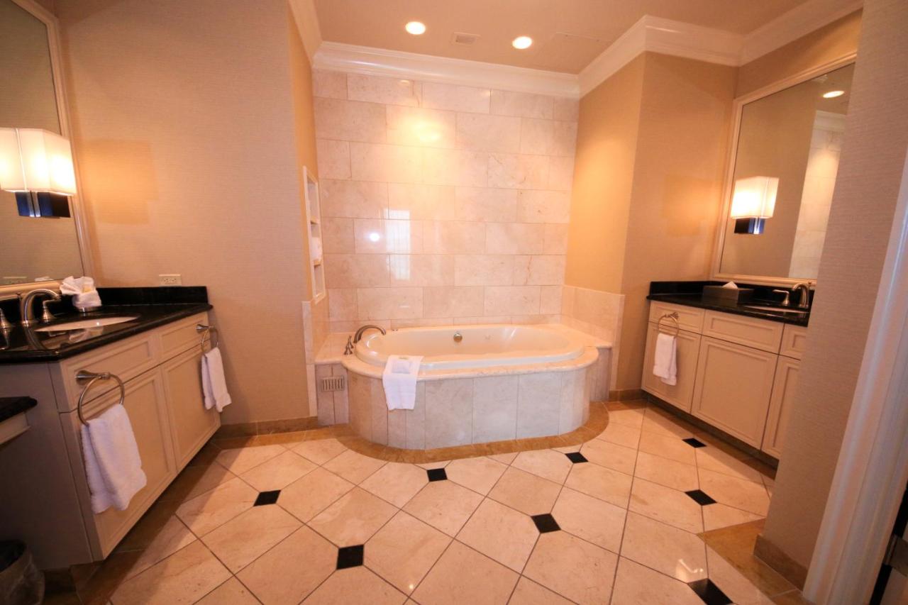 King Suite with Spa Bath