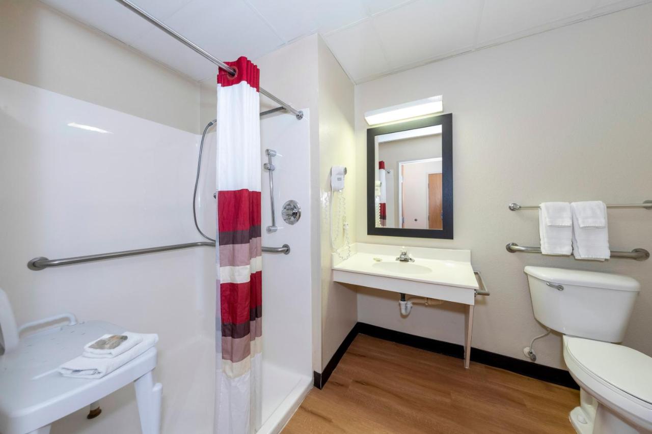 Deluxe King Room - Disability Access/Roll-in Shower Non-Smoking