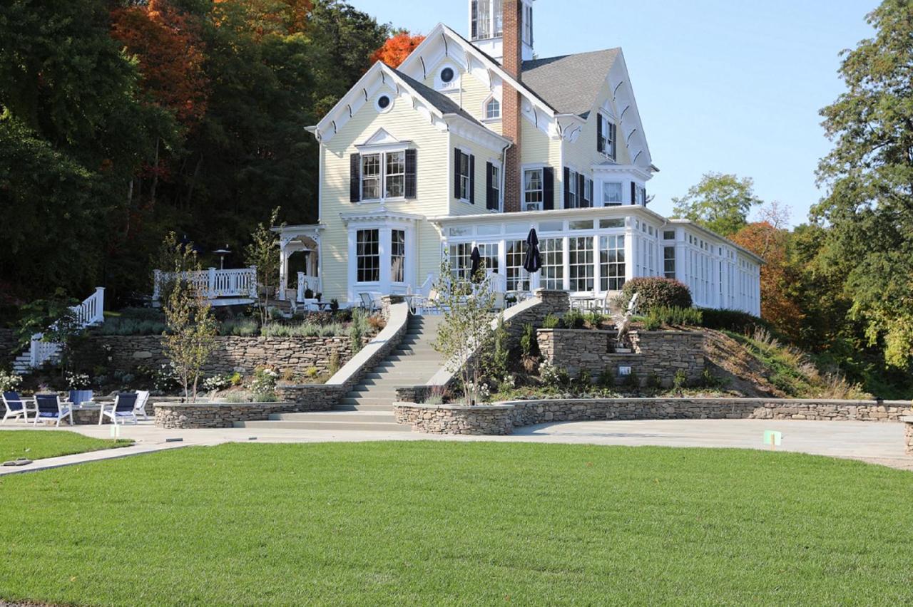 Victorian Inn North Lake Room