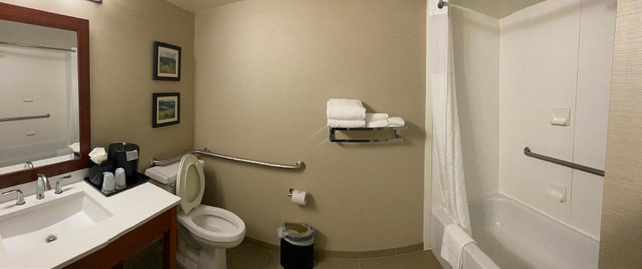 Queen Room with Two Queen Beds and Roll-In Shower - Accessible/Non Smoking