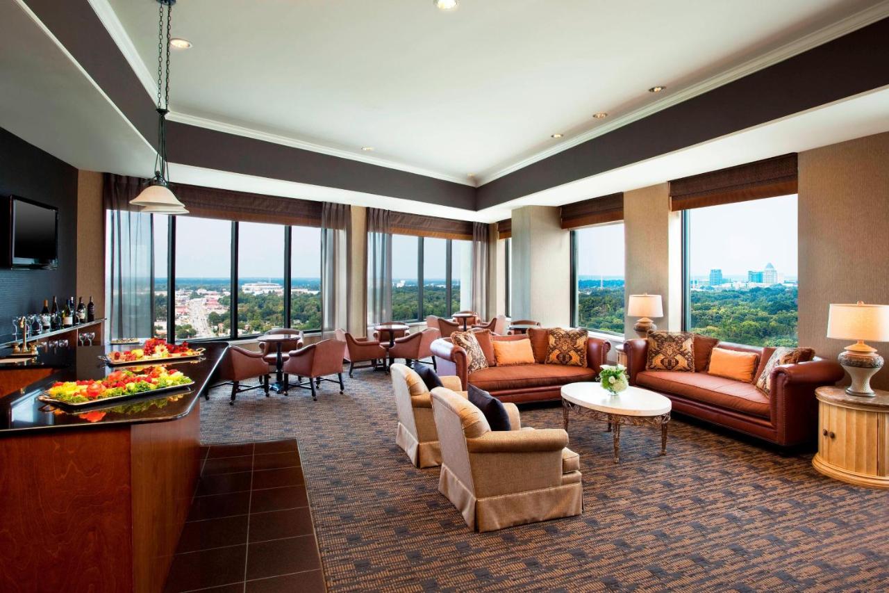 Club lounge access, 1 Bedroom Suite, 1 King