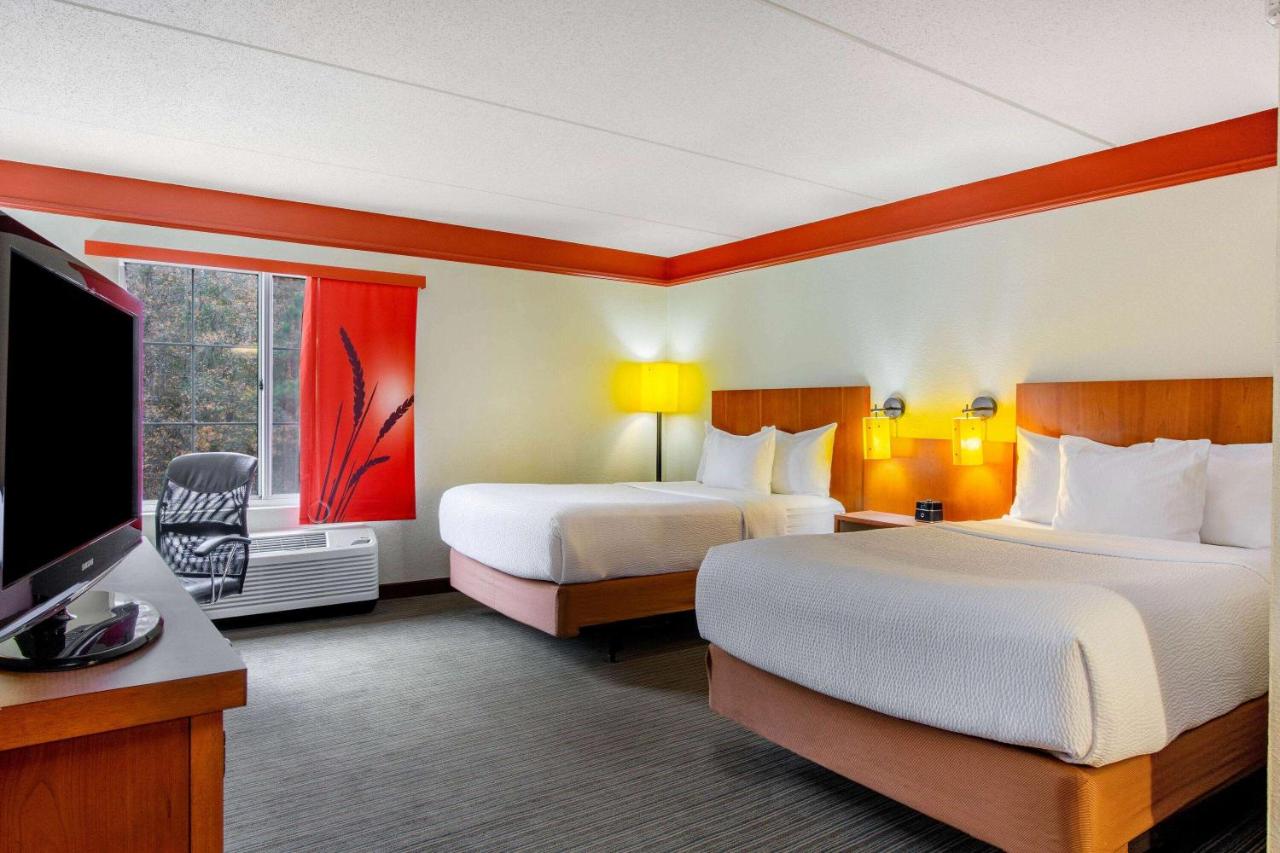 Double Room with Two Double Beds - Mobility/Hearing Accessible - Non-Smoking