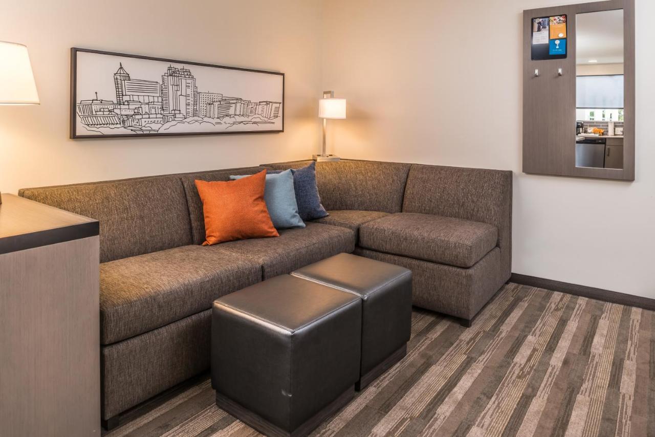 One-Bedroom Queen Suite with Two Queen Beds with Tub - Disability Access