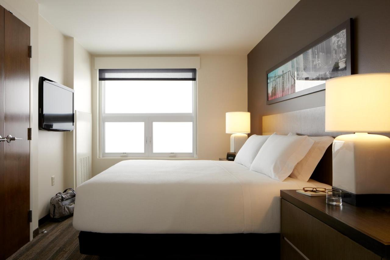 One-Bedroom King Suite with Roll-In Shower - Disability Acccess