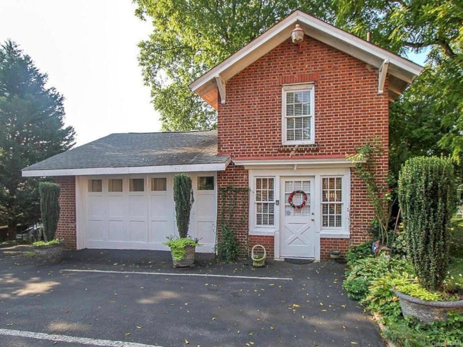 Two-Bedroom Carriage House