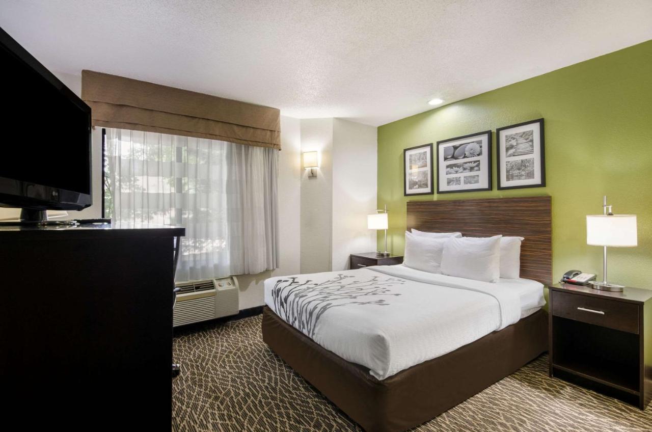 Queen Room - Accessible/Nonsmoking