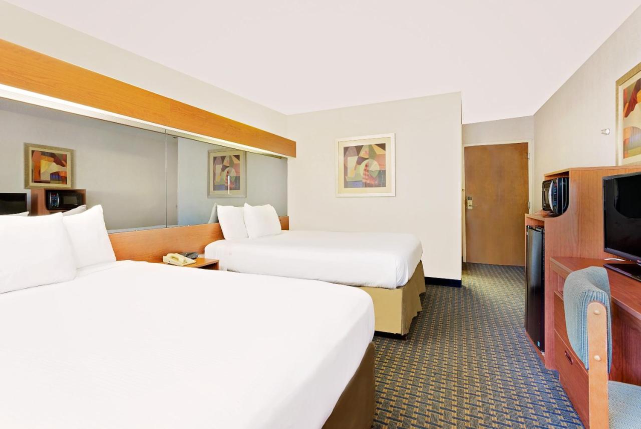 Queen Room with Two Queen Beds - Disability Access/Smoking