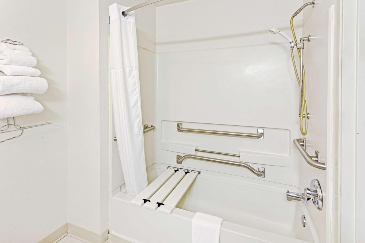 Queen Room - Disability Access/Non-Smoking