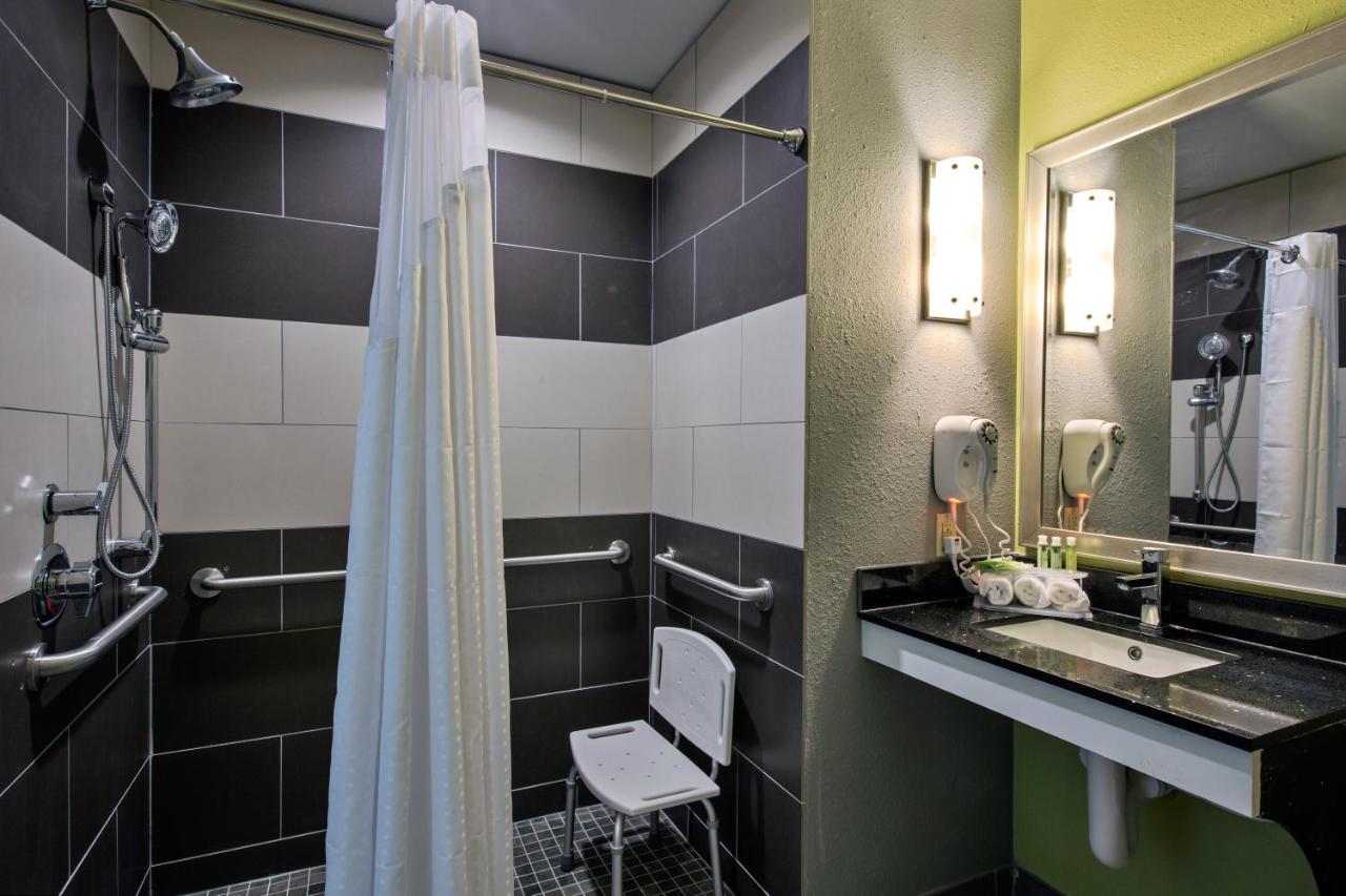 King Room with Roll-In Shower - Disability Access/ Non Smoking