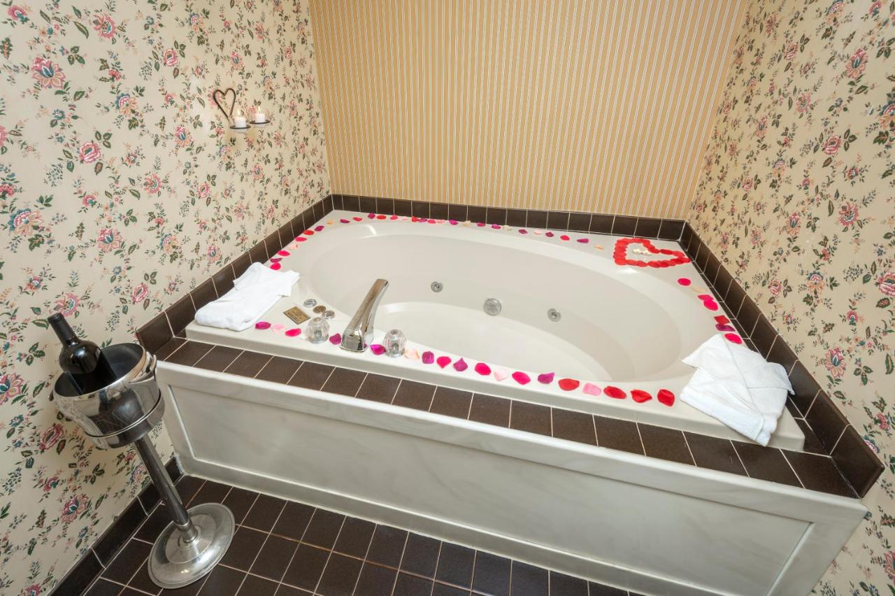 King Suite with Spa Bath