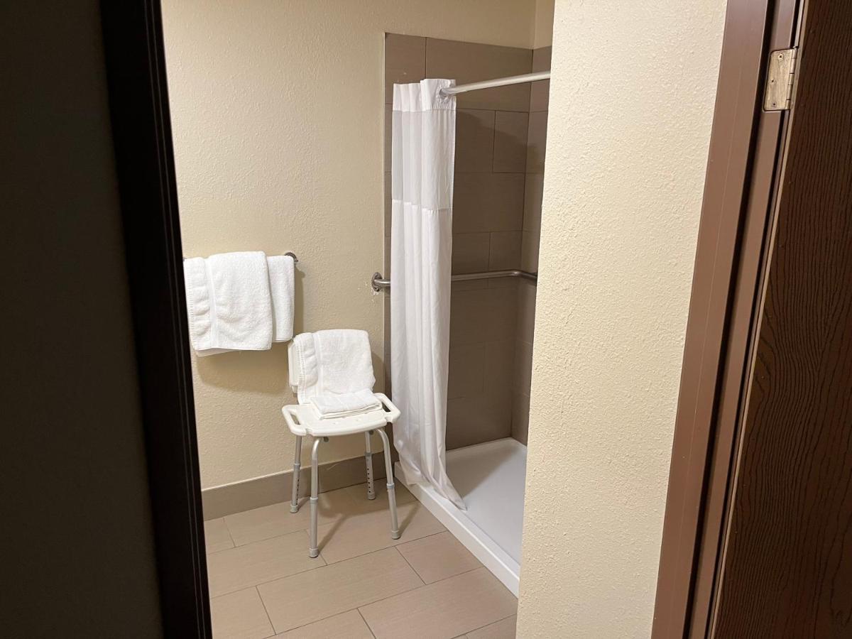 Queen Room with Roll-In Shower - Mobility Accessible/Non-Smoking