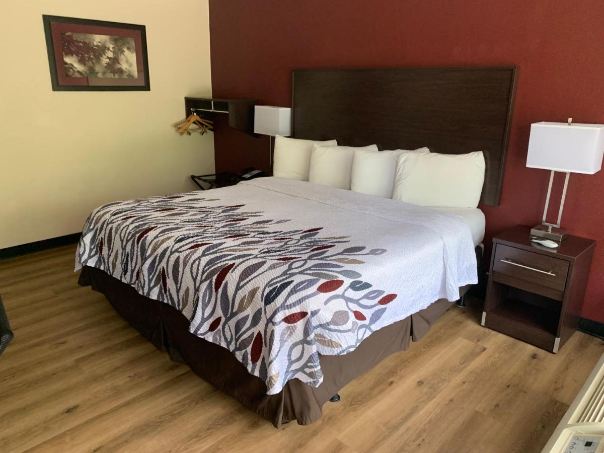 Standard King Room - Non-Smoking