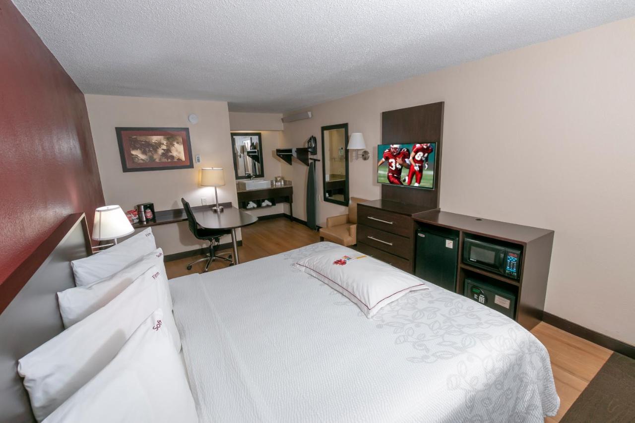 Premium King Room Smoke Disability Access Smoke Free (Upgraded Bedding & Snack)