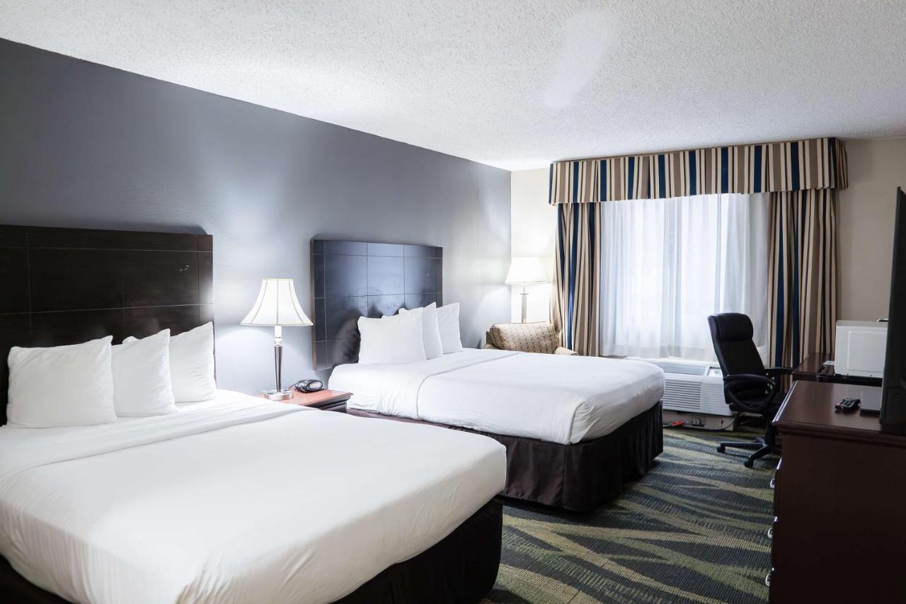 Queen Room with Two Queen Beds with Roll-In Shower