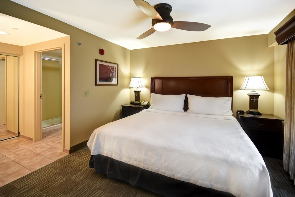 1 King Bed Studio Suite + 2 Queen Beds 1 Bedroom Suite