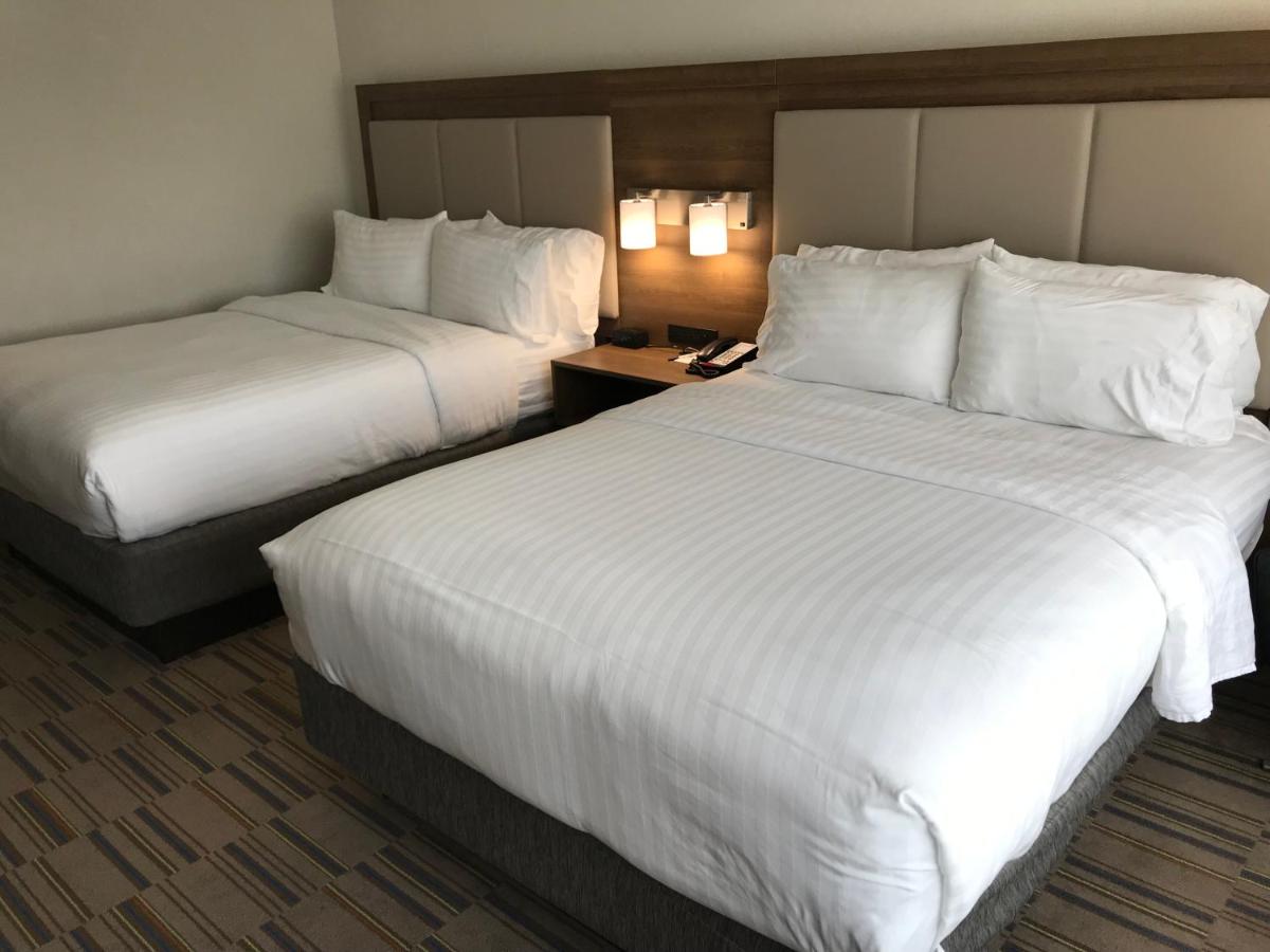 Queen Room with Two Queen Beds - Hearing Accessible - Non-Smoking