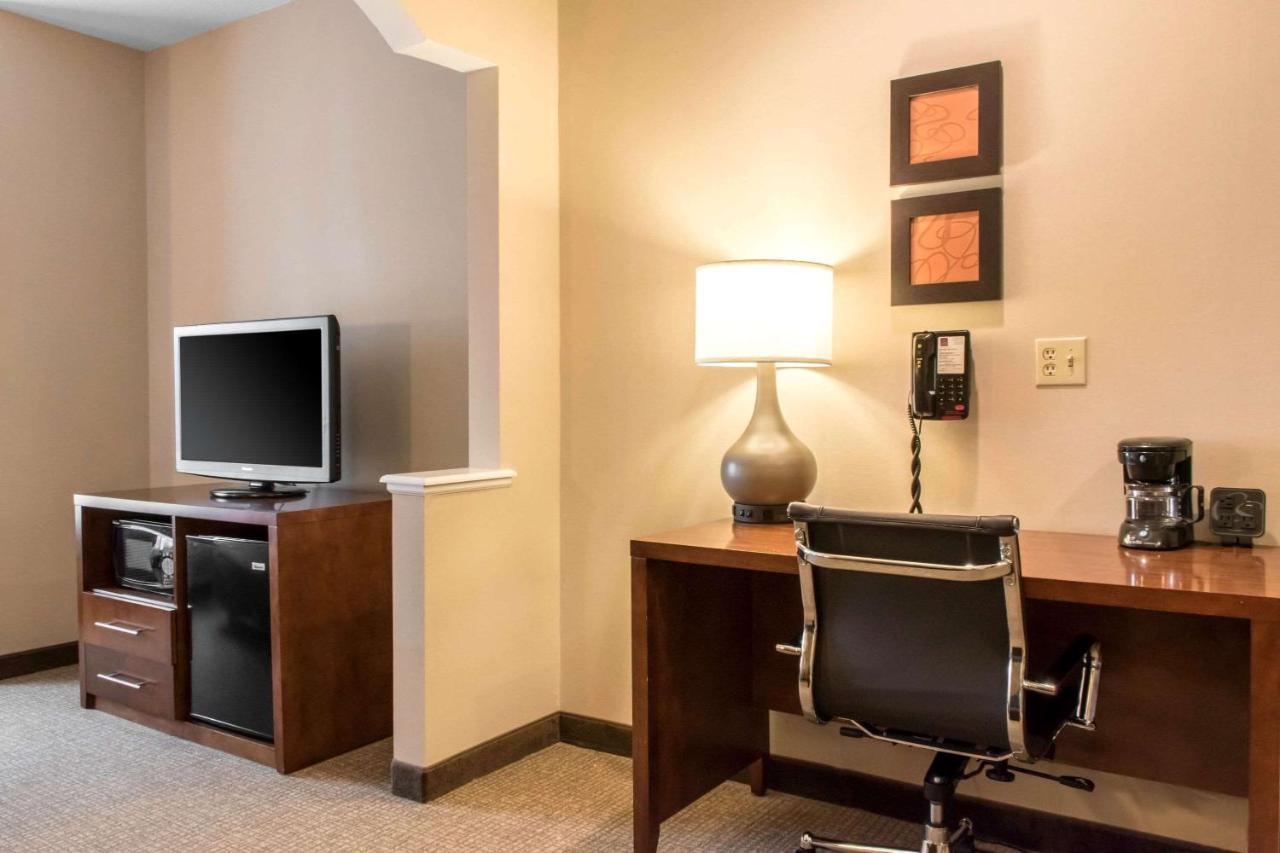 King Suite with Accessible Bath Tub - Non-Smoking