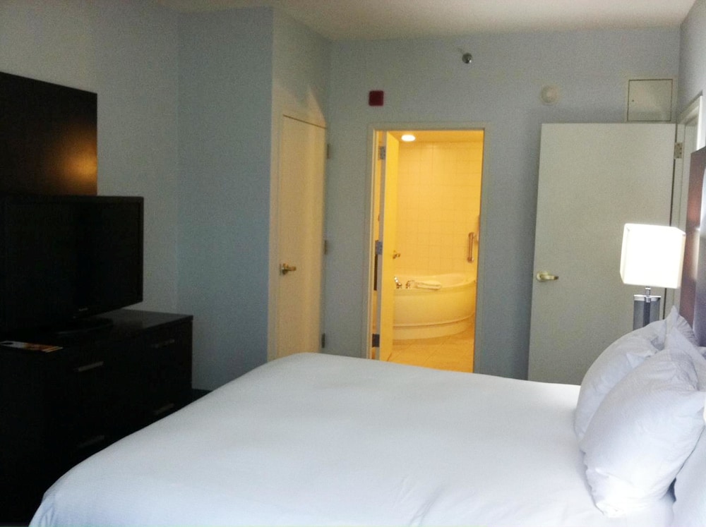 1 King Bed 1 Bedroom Whirlpool Suite