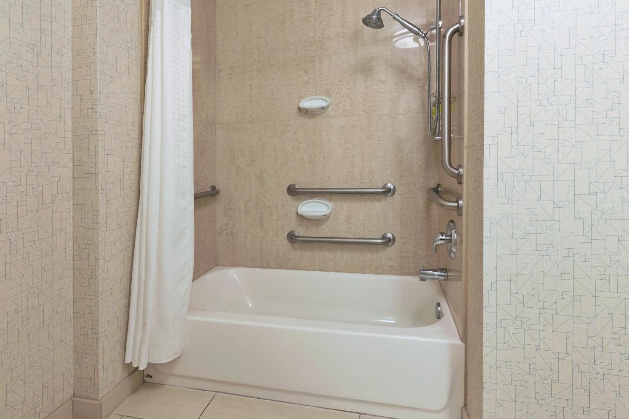 King Suite with Mobility Accessible Tub - Non-Smoking