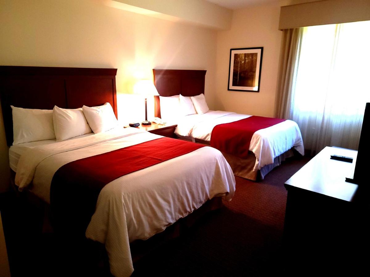 Queen Suite with Two Queen Beds - Mobility and Hearing Accessible