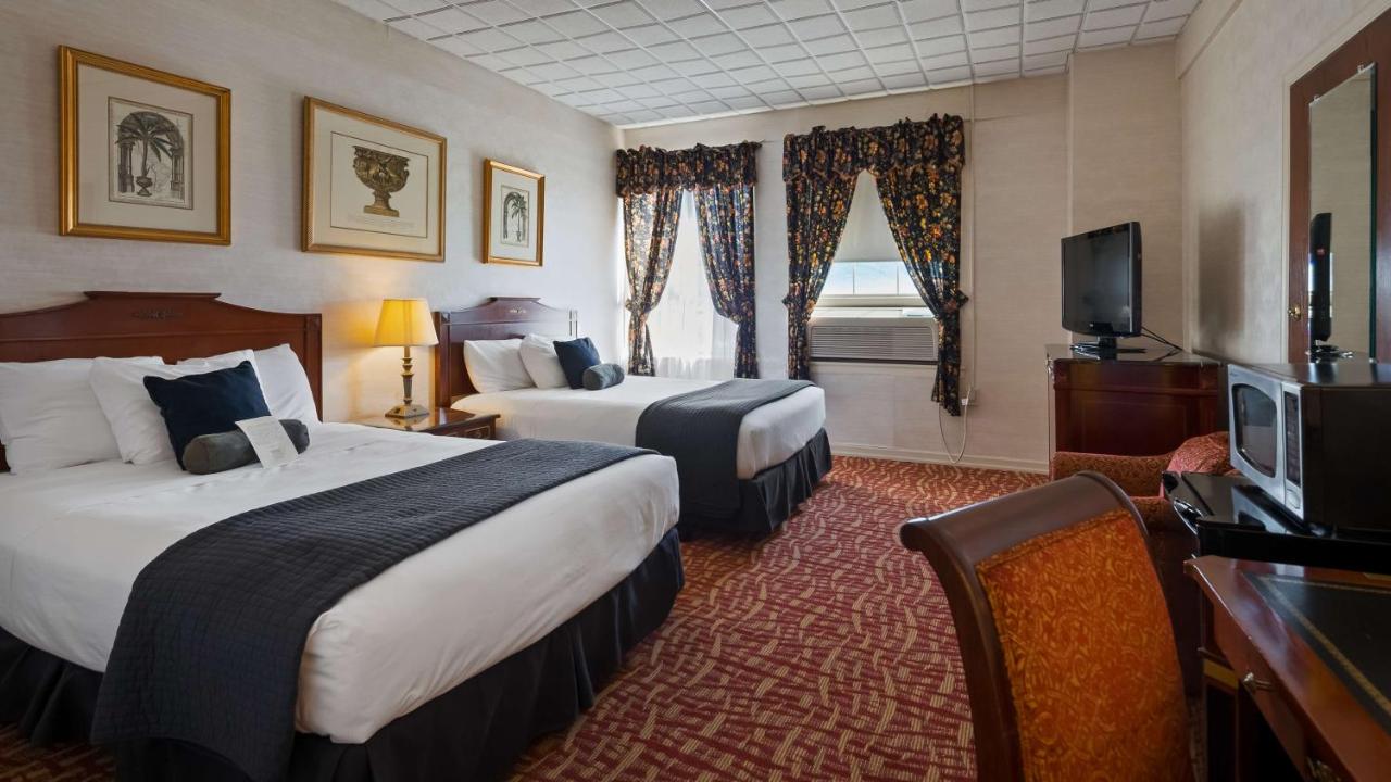 Queen Room with Two Queen Beds - Non-Smoking
