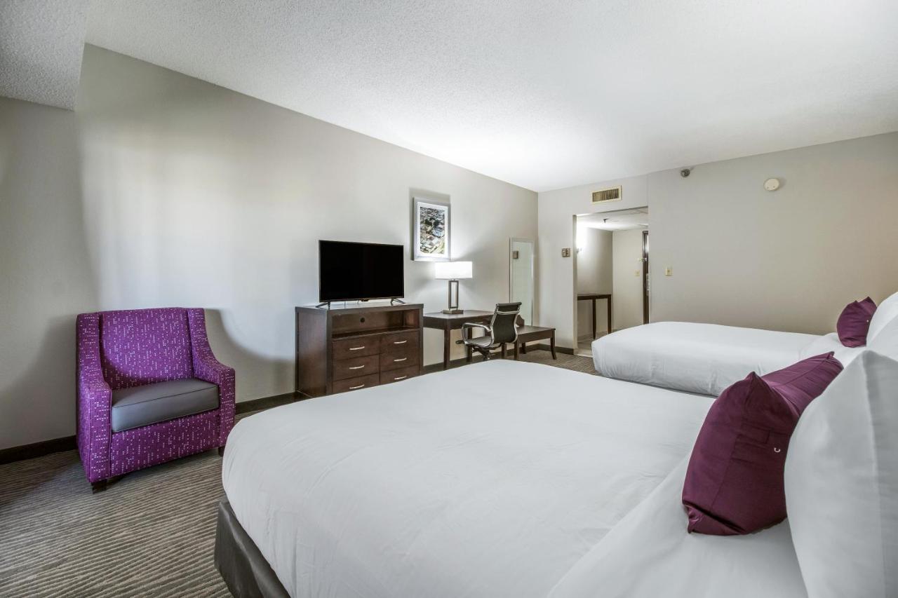 Queen Suite with Two Queen Beds -Pet Friendly/ Non Smoking