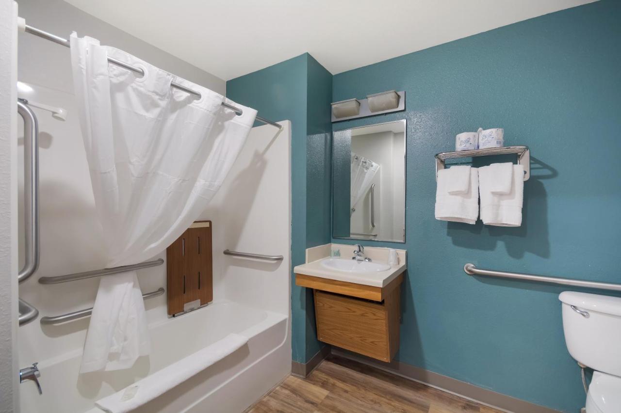 Queen Suite with Tub - Disability Access/Non Smoking